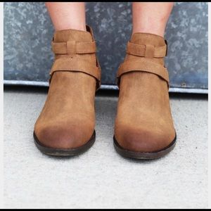 TAN SUEDE ANKLE BOOTIES